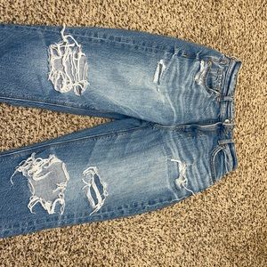 American eagle size 2 X-short Mom Jean